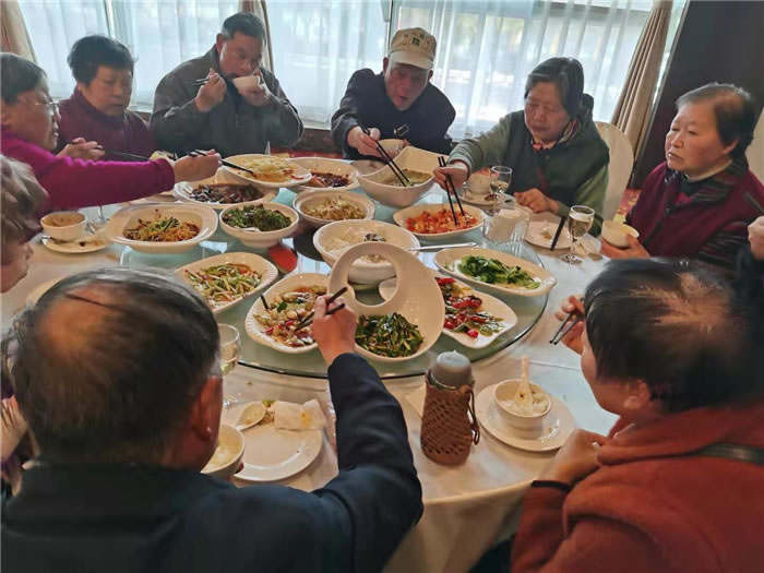 綿陽中旅假日旅行社舉行新疆南疆專列(漠河專列)華陽避暑線路推薦會(huì)暨客戶答謝會(huì)